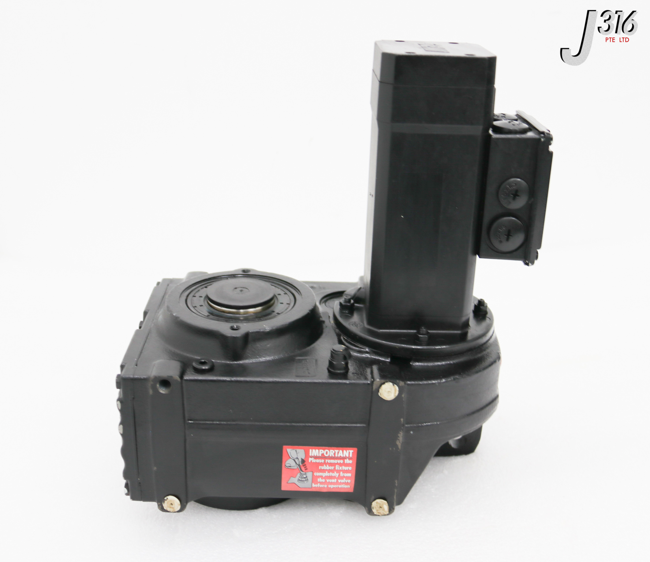 31653 SEW-EURODRIVE SYNCHRONOUS SERVOMTR, 3000 RPM NEW FA47B DS56L
